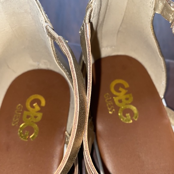 “GBG Guess” Flat Sandals with fashion Back Zipper. - Picture 5 of 6